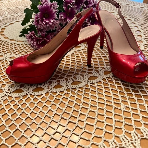 Stuart Weitzman - Picture 2 of 3